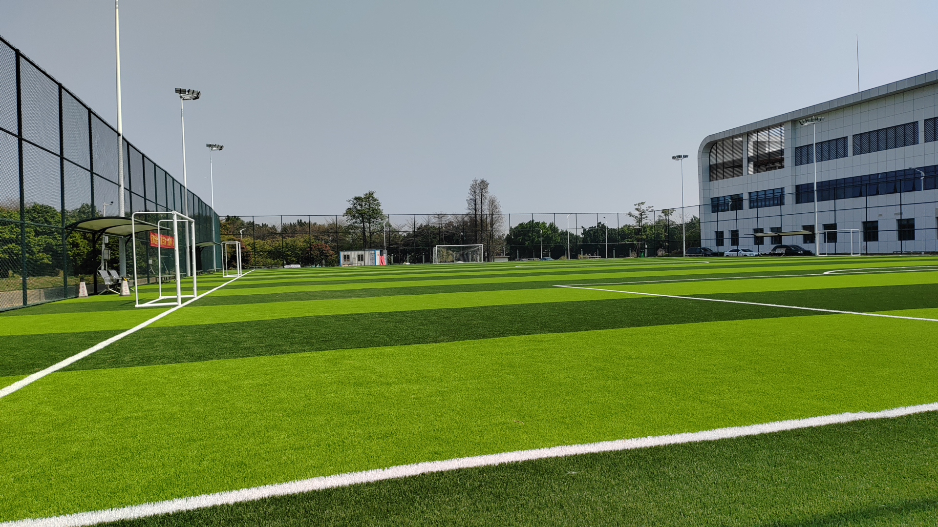 立美人造草坪充满艺术感召力。