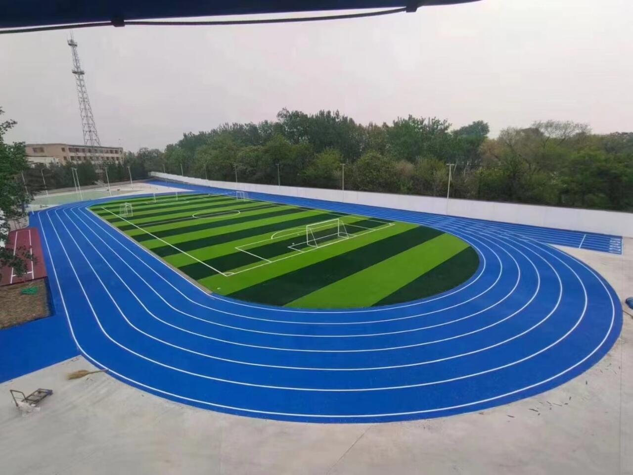 学校橡胶跑道：选材施工与环保安全全解析