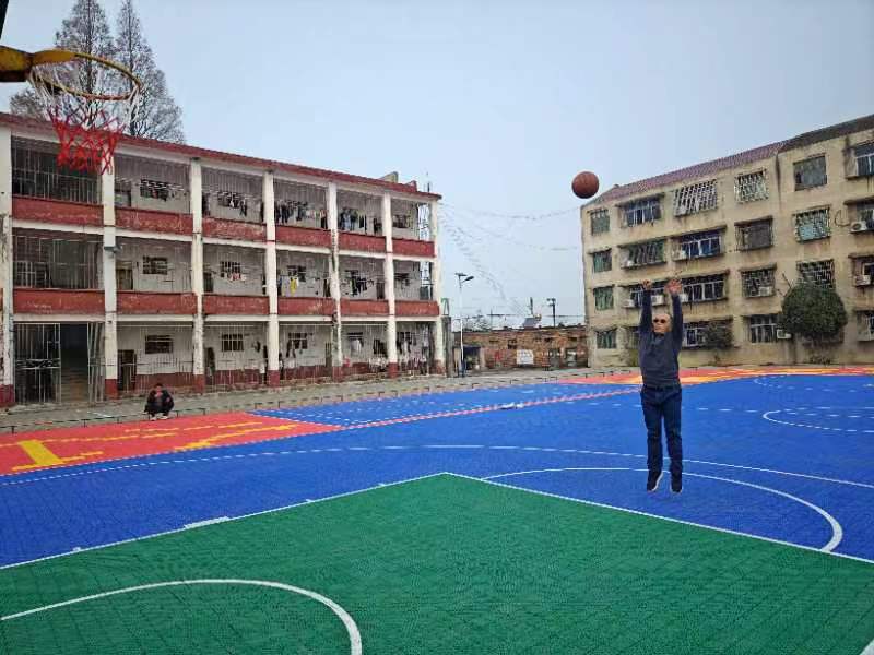 广东狮子会联合立美体育科技为锁石中学打造狮爱篮球场