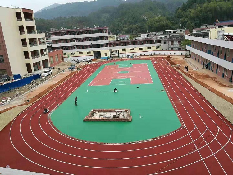 学校运动场如何选择合适的地面材料