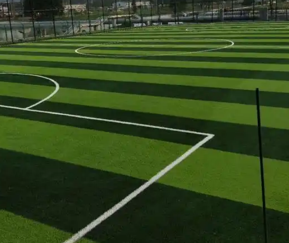 立美地板：足球场草坪翻新专业，门球场与操场人造草坪安装全覆盖