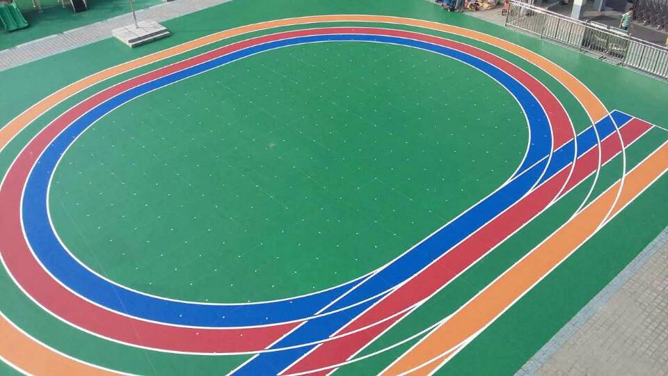 塑胶跑道分类及功能特点。