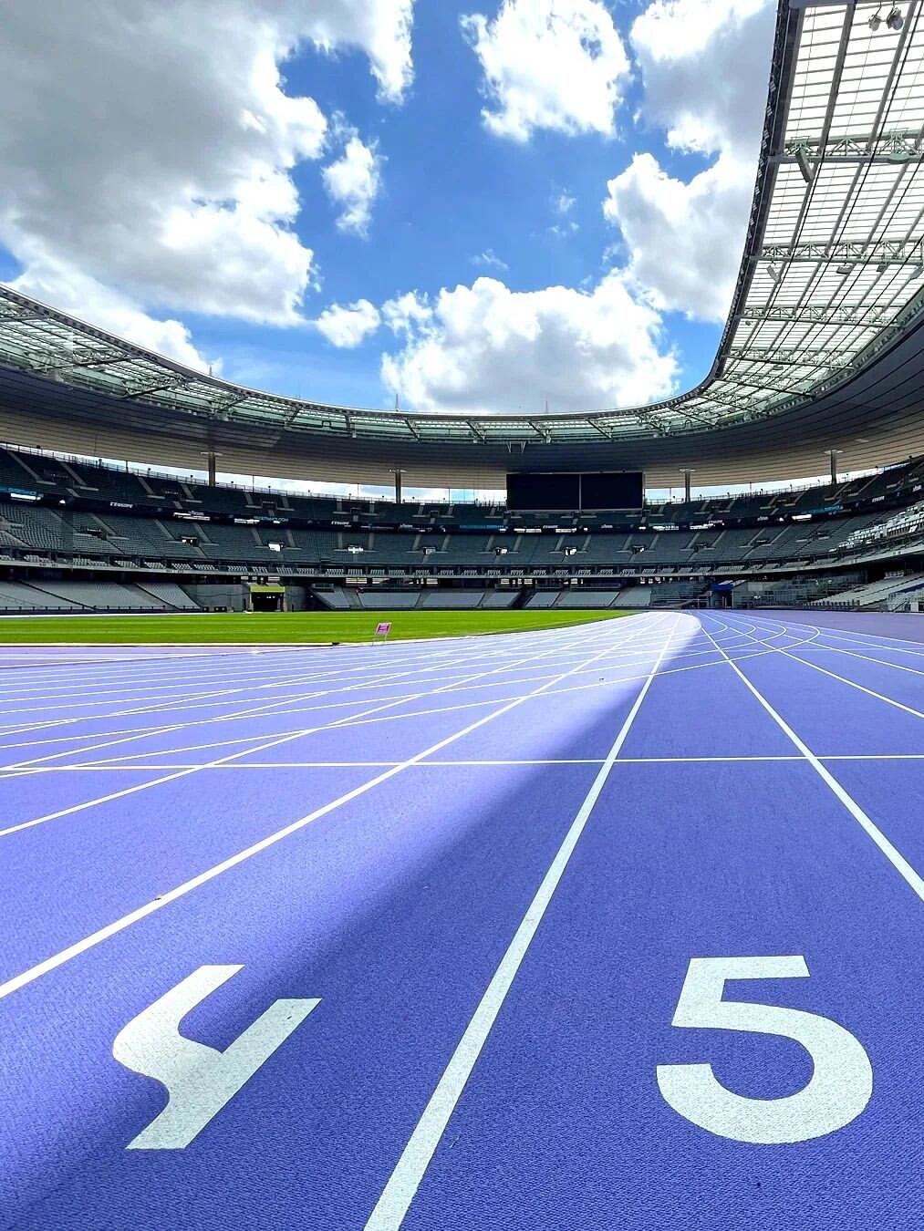 东莞潮湿地区塑胶跑道选型，透气型塑胶跑道为何更适配？