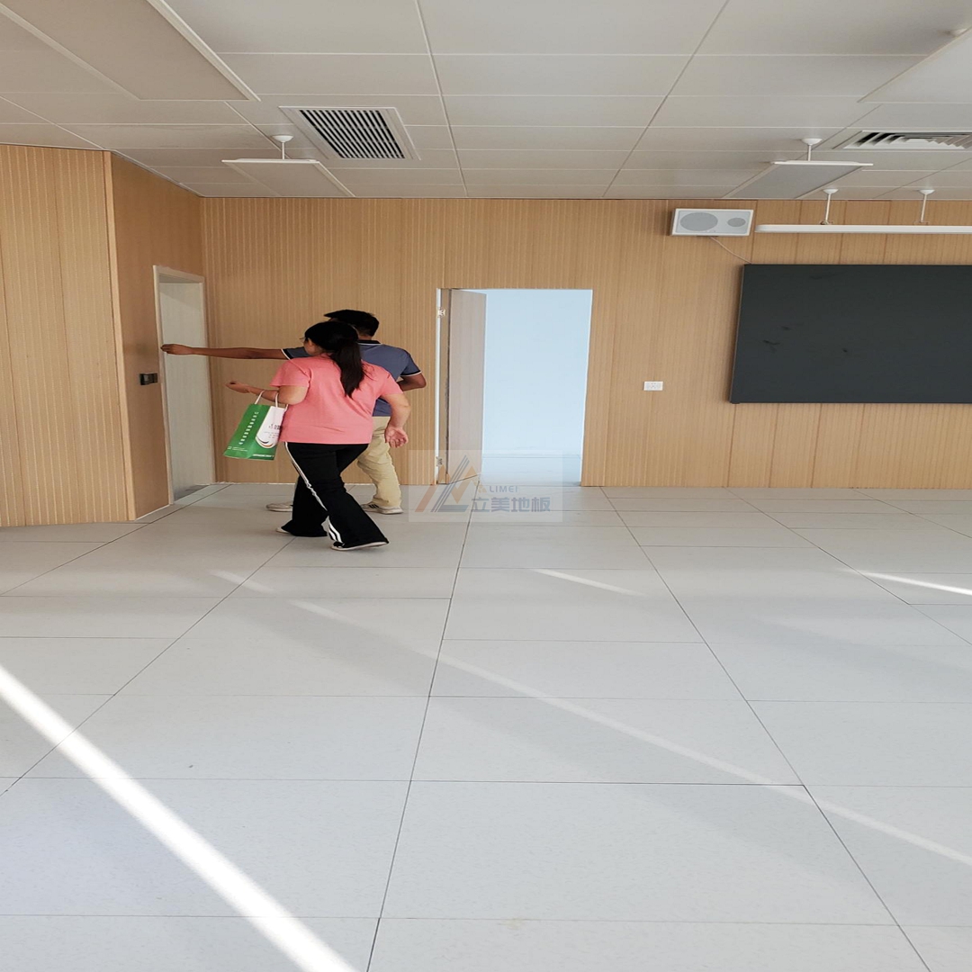 市场观察｜耐用钢架地板品牌排行查阅途径与评判维度解析，实测耐久与项目实绩远比榜单更具参考价值